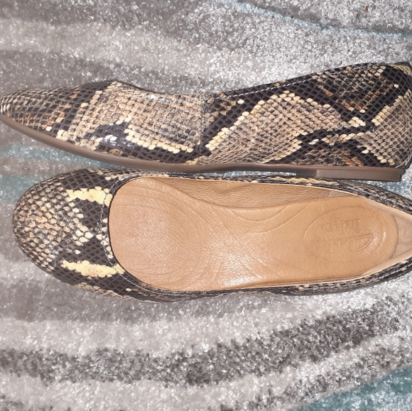Clarks Indigo Snake Skin print Flats - Picture 2 of 5